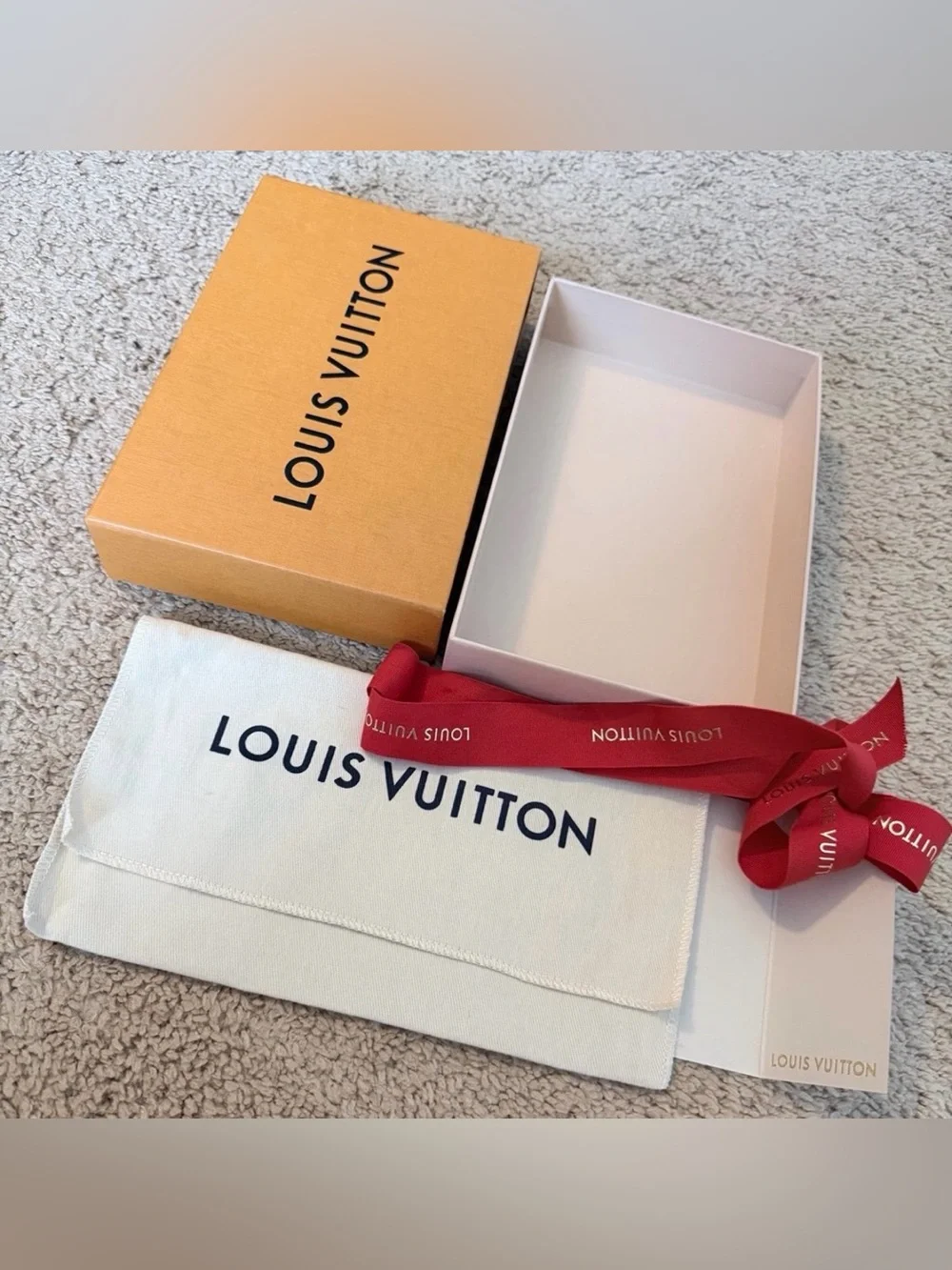LOUIS VUITTON